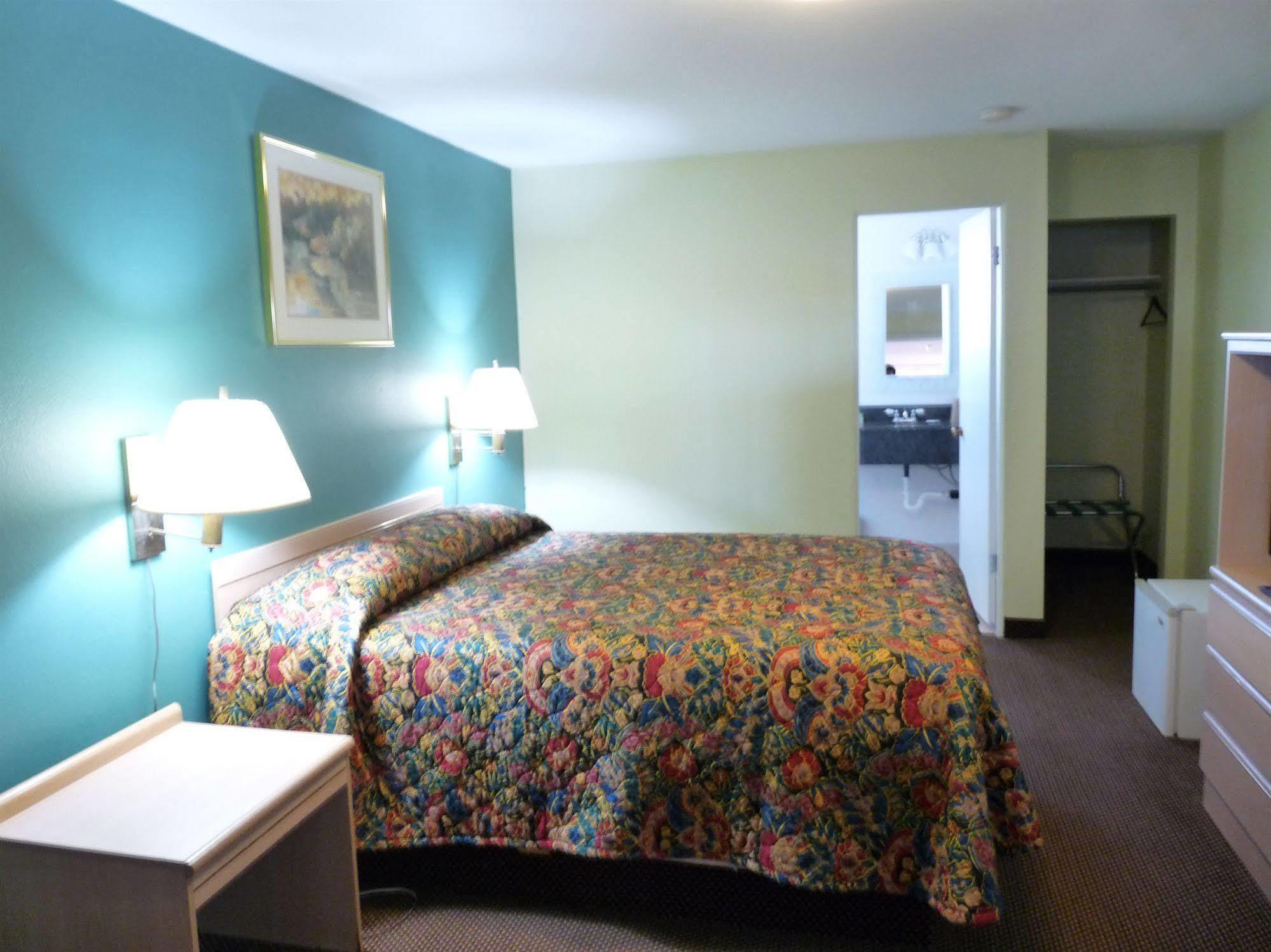 Columbia Motel *