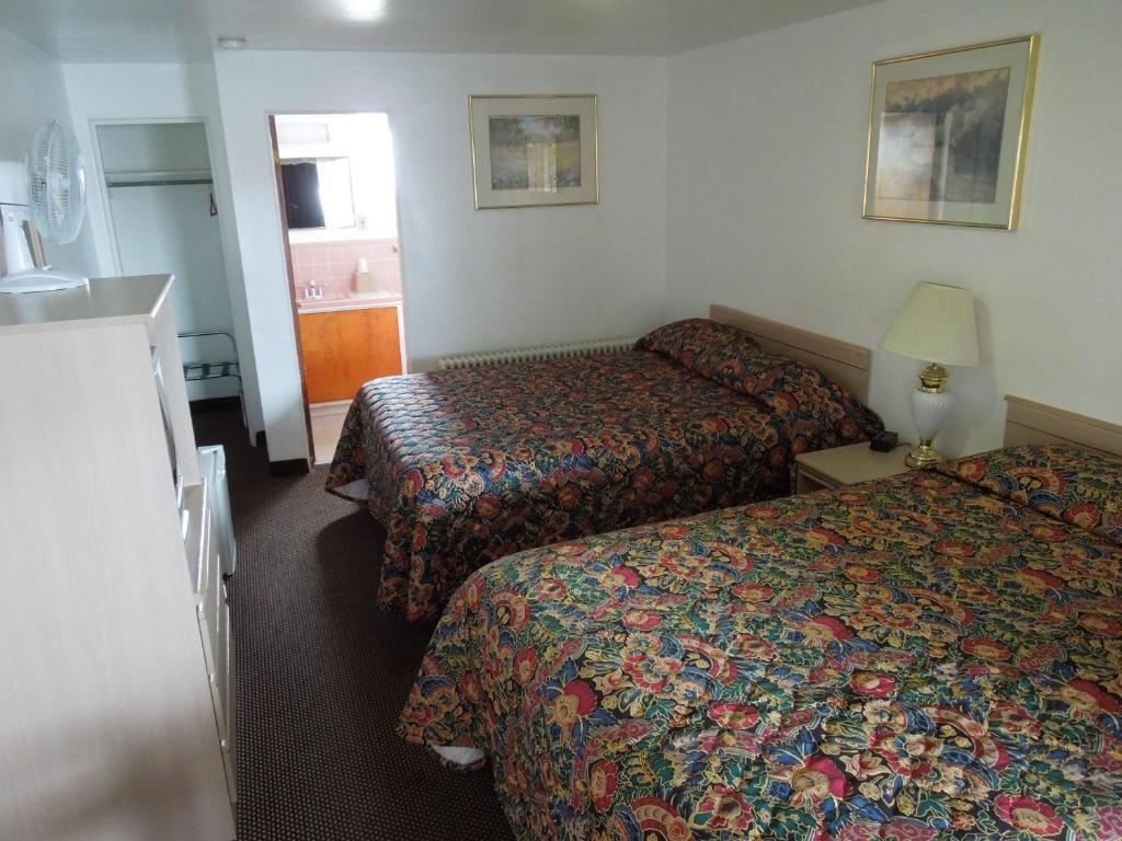 Columbia Motel *
